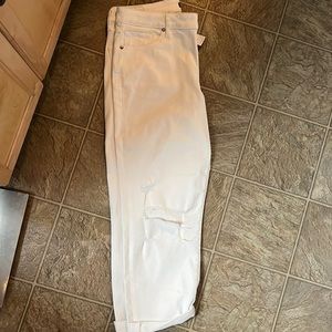 White boyfriend mid rise jeans.